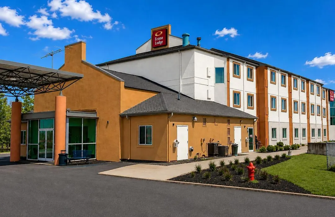 Econo Lodge Menomonie-1