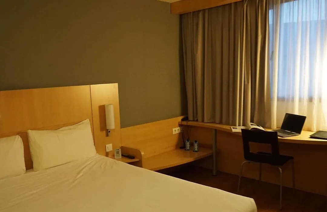 Ibis Girona-1