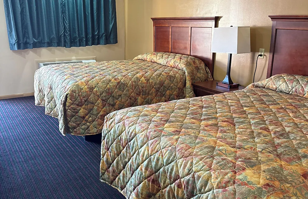 Deluxe Inn-1