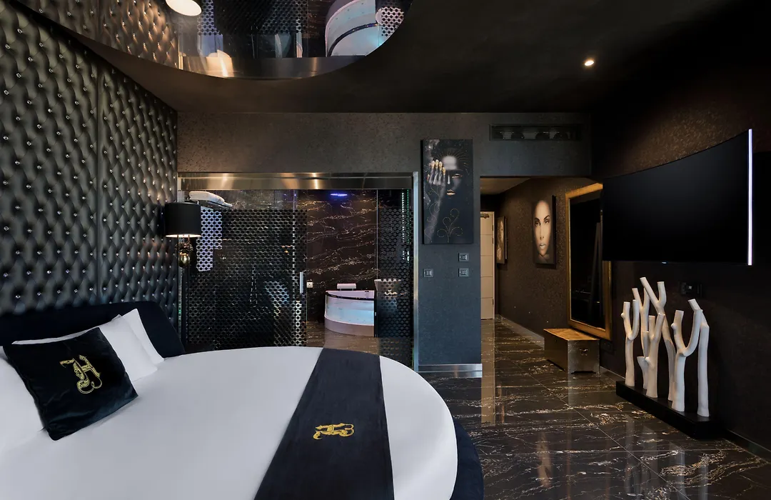 Hugo'S Boutique Hotel - Adults Only-1