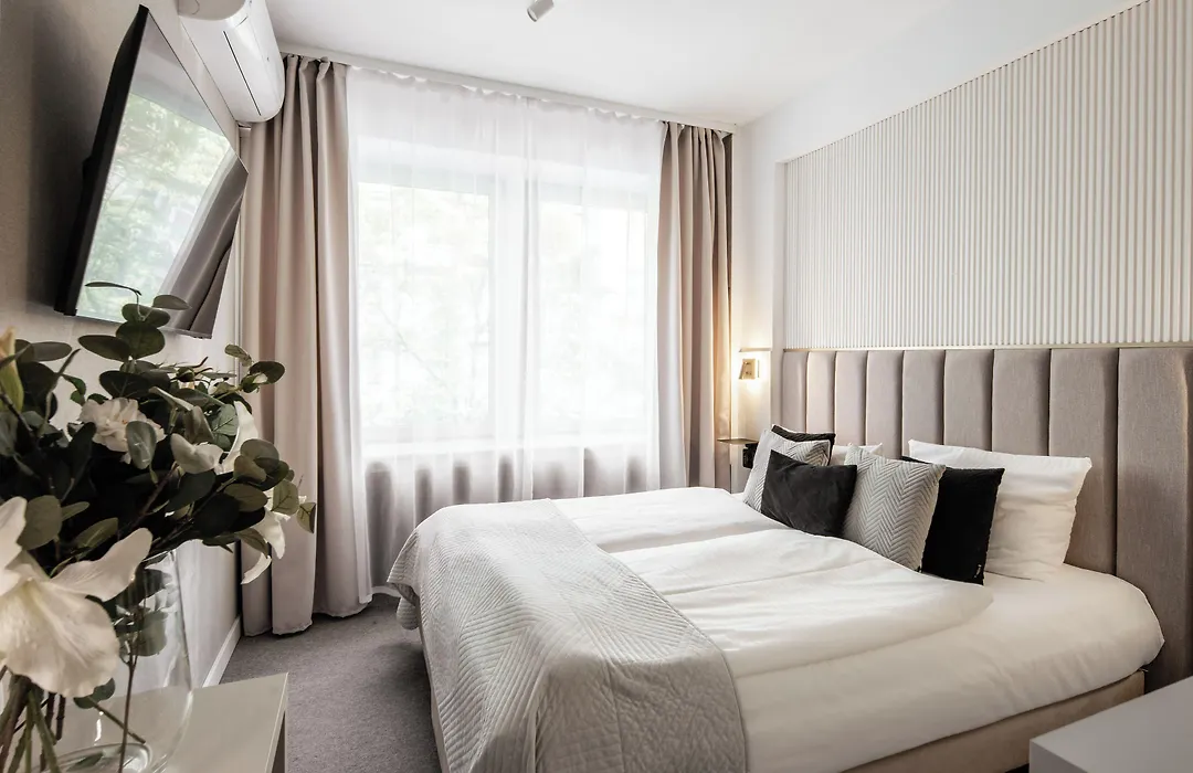 Hotel Delta-1