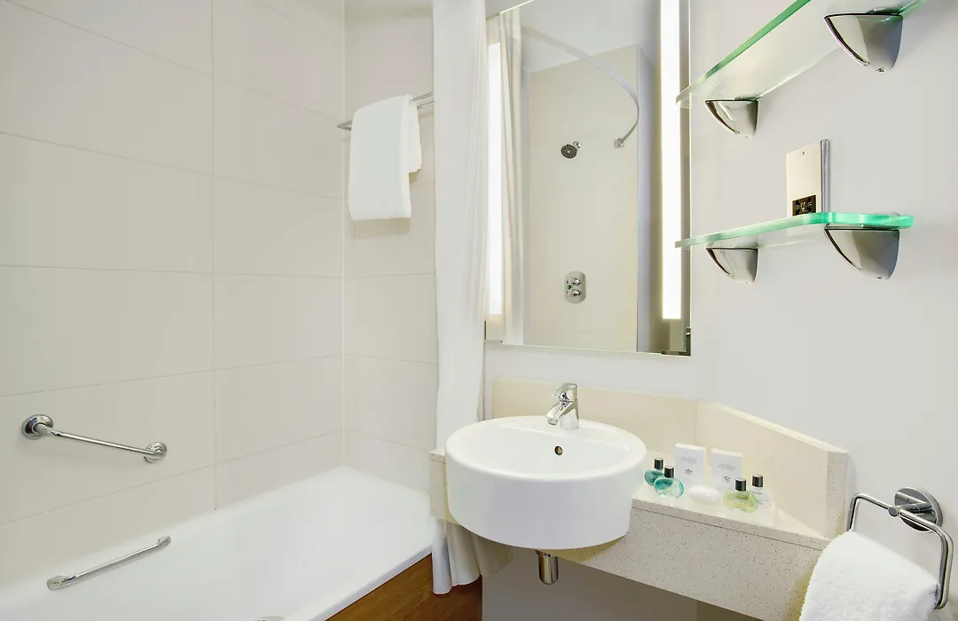 Leonardo Hotel Manchester Central-1