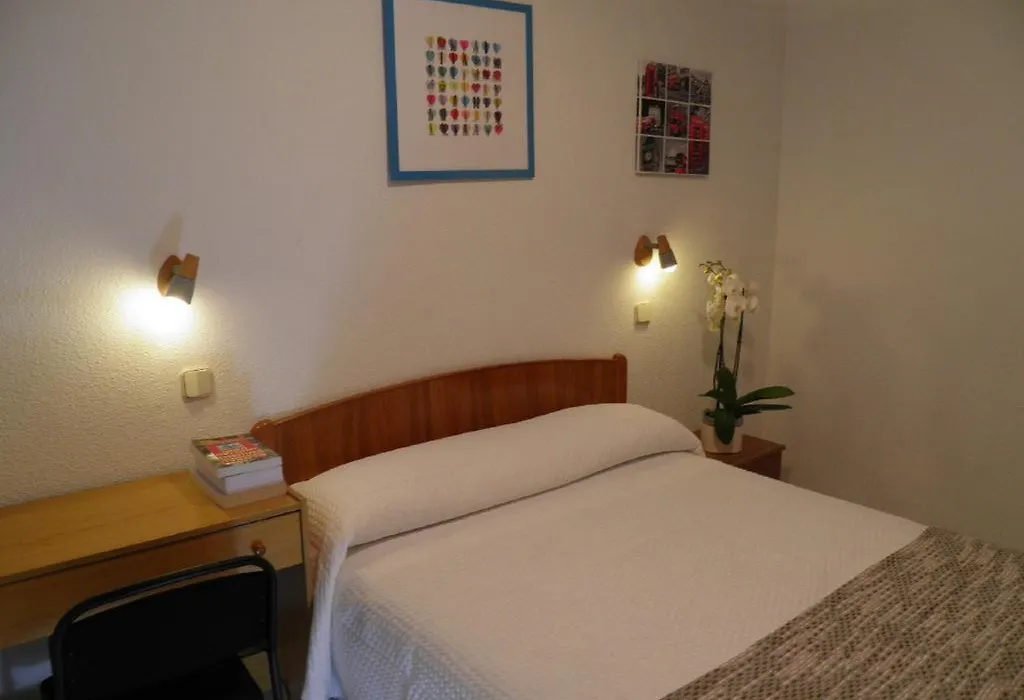 Hostal Angelines-1
