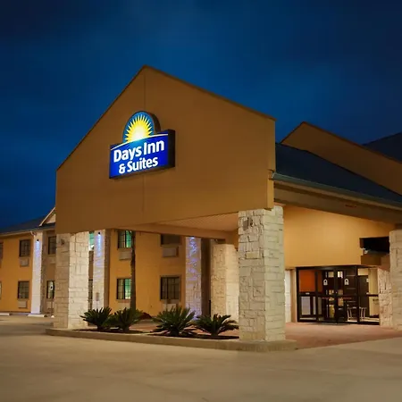 Days Inn & Suites By Wyndham Conroe North-2