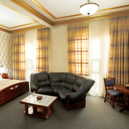 Bucharest Comfort Suites Hotel-2
