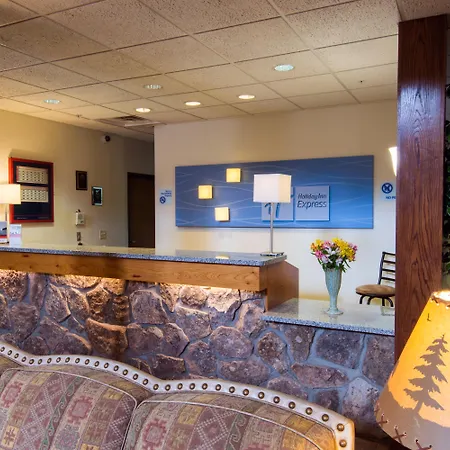 Comfort Inn & Suites Mt Rushmore-3