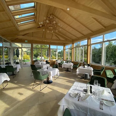 Gartenhotel&Weingut Pfeffel Dürnstein-3