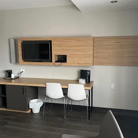 Ramada By Wyndham Laval-2