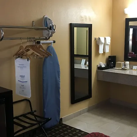 Days Inn By Wyndham Sarasota Bay-2