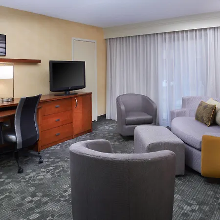 Courtyard By Marriott Detroit Warren-3
