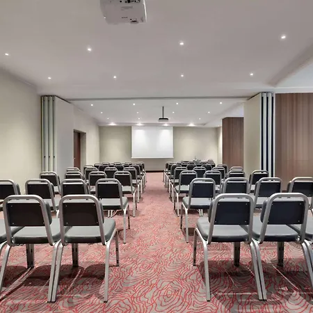 Ramada By Wyndham Lisbon-2