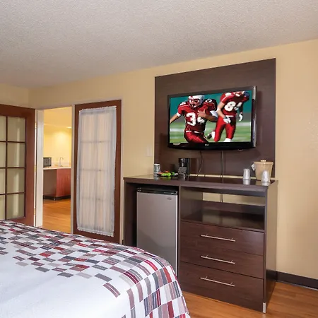 Red Roof Inn & Suites Indianapolis Airport-2
