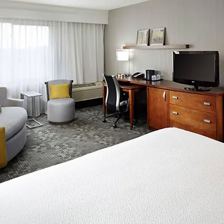 Courtyard By Marriott Akron Stow-3