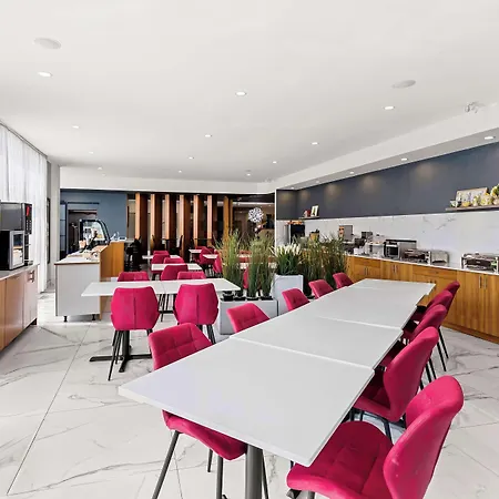 Best Western Plus Montreal East-3
