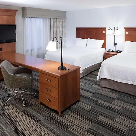 Hampton Inn & Suites Cedar Rapids-2
