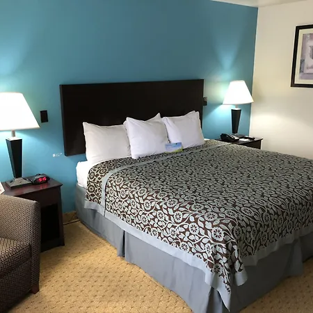 Days Inn & Suites By Wyndham Conroe North-3