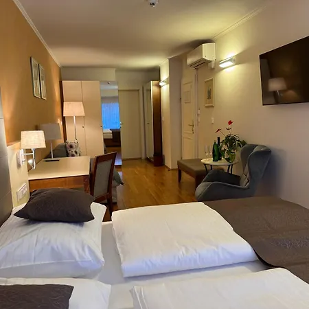 LH Hotel Golden Wheel-2
