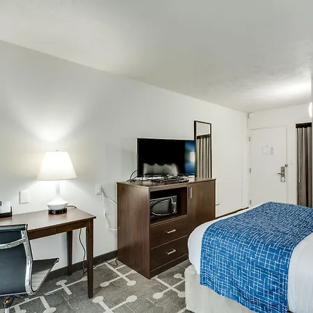 Baymont By Wyndham Spokane-3