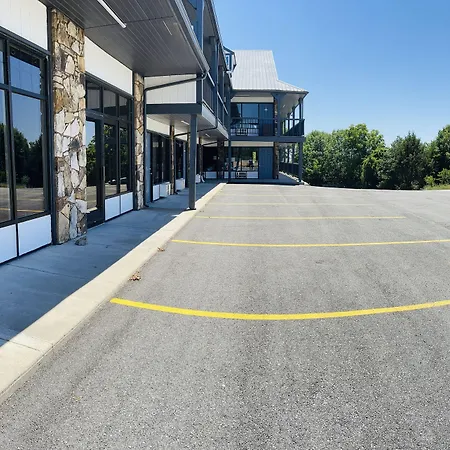Days Inn By Wyndham Branson Ozarks-2