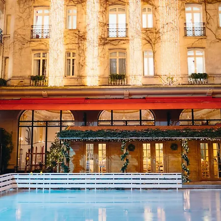 Hôtel Plaza Athénée - Dorchester Collection-3