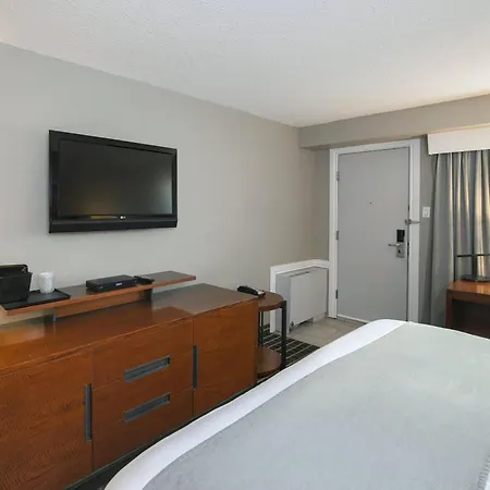 Clarion Pointe Medicine Hat Saamis Tepee-3
