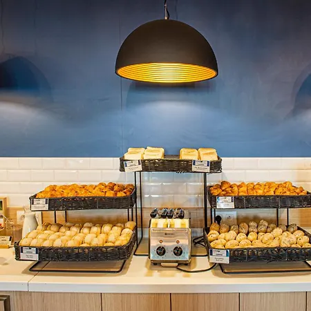 Holiday Inn Express Paris-Canal De La Villette By Ihg-2