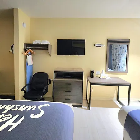 Days Inn By Wyndham Freeport-3