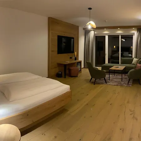Gartenhotel&Weingut Pfeffel Dürnstein-2