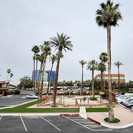 Howard Johnson By Wyndham Phoenix Airport/Downtown Area-3