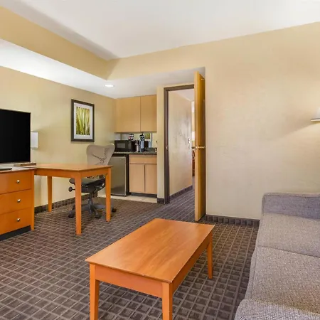 Best Western Plus Scottsdale Thunderbird Suites-3