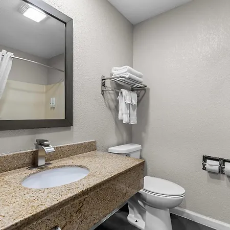 Quality Inn Oskaloosa-3