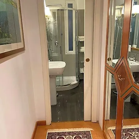 Venus Inn Rome Guest House-3
