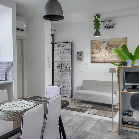 B&B Four Winds 50mt Spiaggia&Castello Aragonese WiFi&AC-3