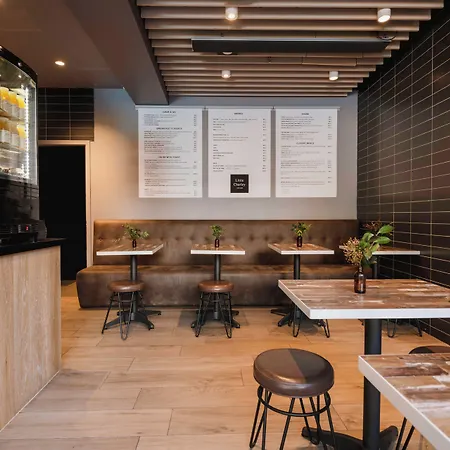 Brady Hotels Central Melbourne-3