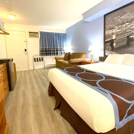 Super 8 By Wyndham Sicamous-3