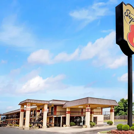 Super 8 By Wyndham Shawnee-2