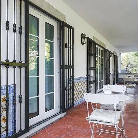 4U Lisbon Airport Suites-3