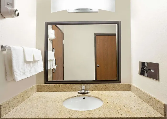 Baymont By Wyndham Beloit