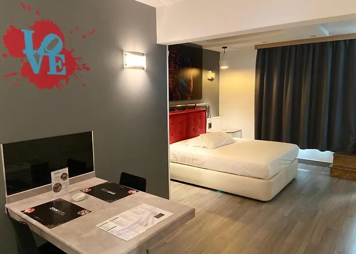 Zouk Hotel (Adults Only)