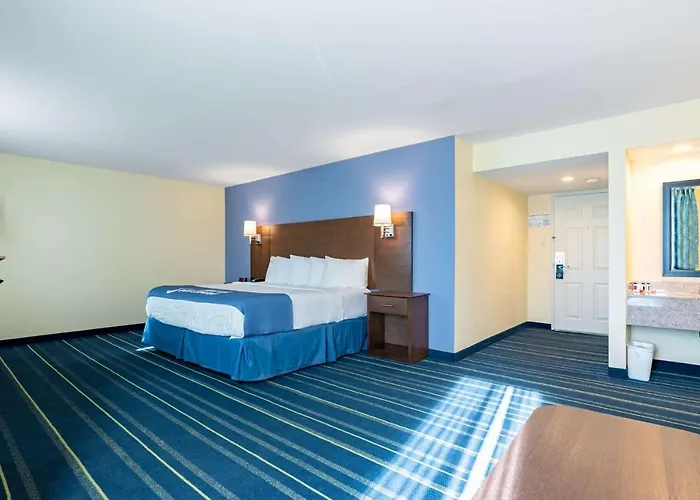 Days Inn By Wyndham Hartford/Closest Downtown