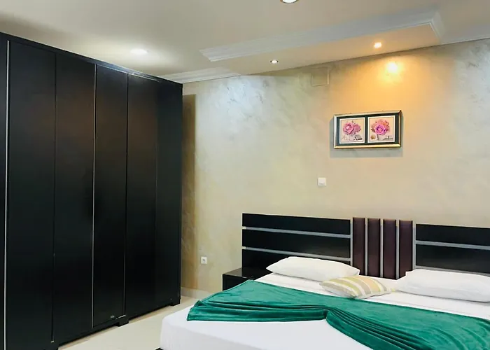 Class Hotel