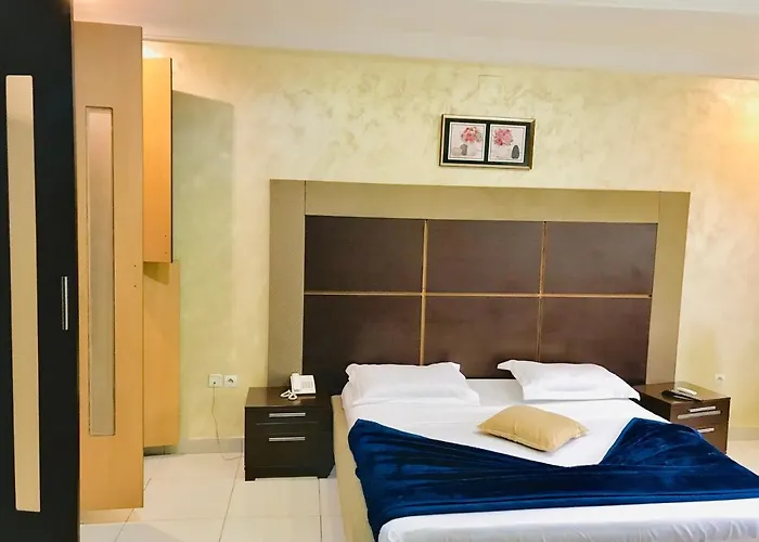 Class Hotel