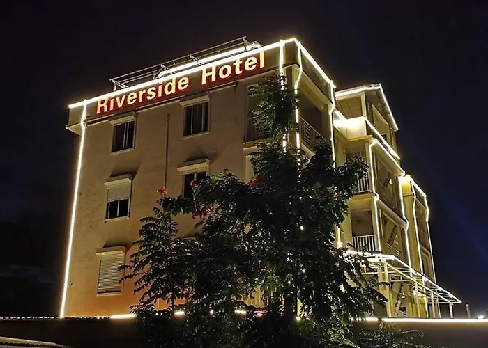 Riverside Hotel