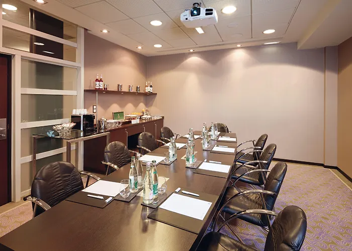 Crowne Plaza Paris - Neuilly, An Ihg Hotel