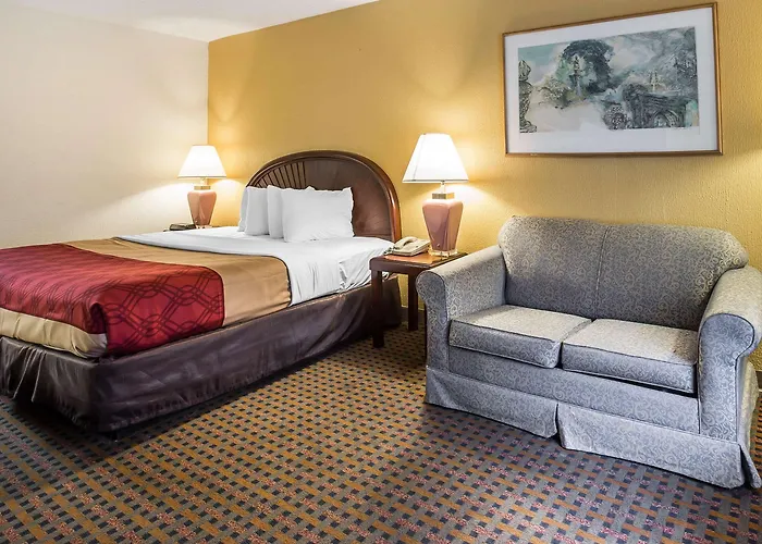 Econo Lodge Inn & Suites Carrollton