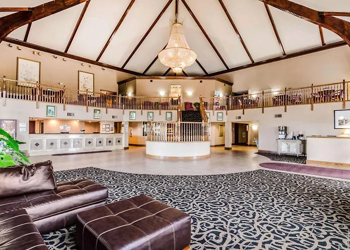Quality Inn & Suites Carthage Near Precious Moments Chapel