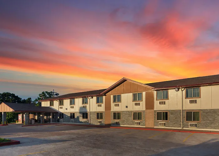 Red Roof Inn Plus+ Huntsville