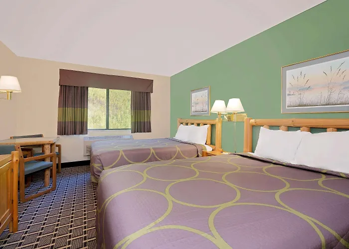 Super 8 By Wyndham Cloquet
