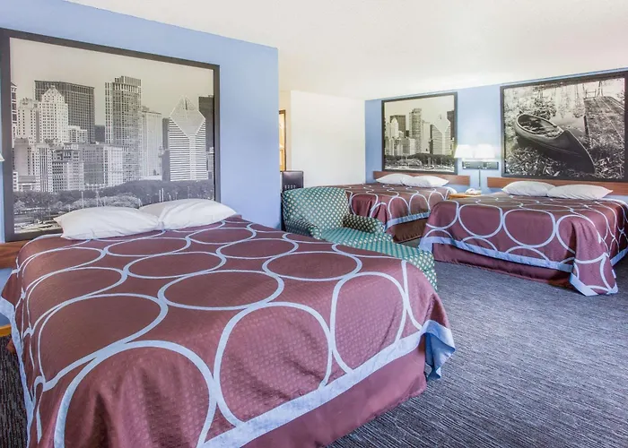 Super 8 By Wyndham Monmouth Il