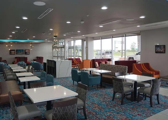 La Quinta Inn & Suites By Wyndham Dfw Airport West-Glade
